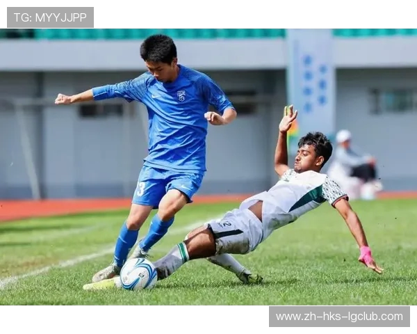 狂热绿茵巅峰对决全景呈现震撼激情足球经典精彩瞬间极致回顾盛宴